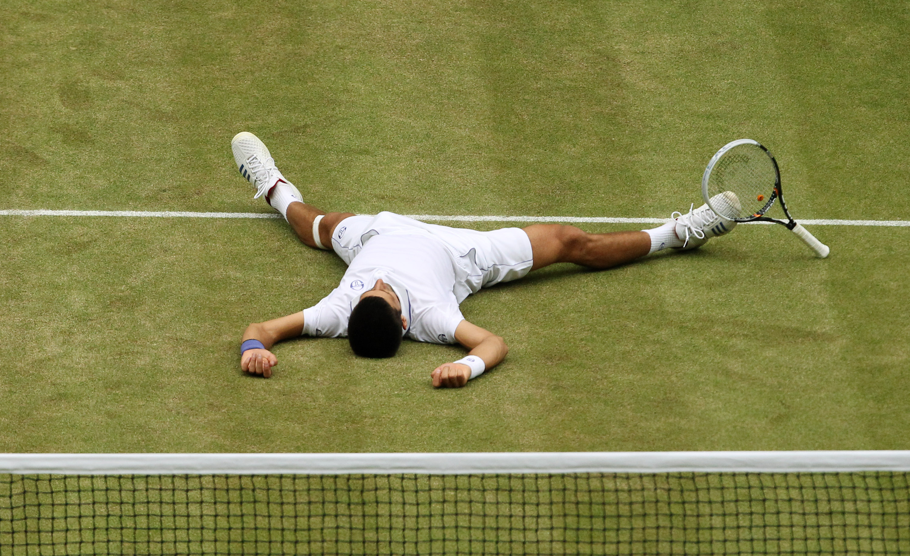 Novak Djokovic däckar ihop efter segern över Rafael Nadal.