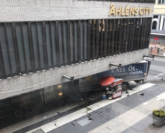 Terrorattacken. Åhlens city. Lastbil, Åhlens.