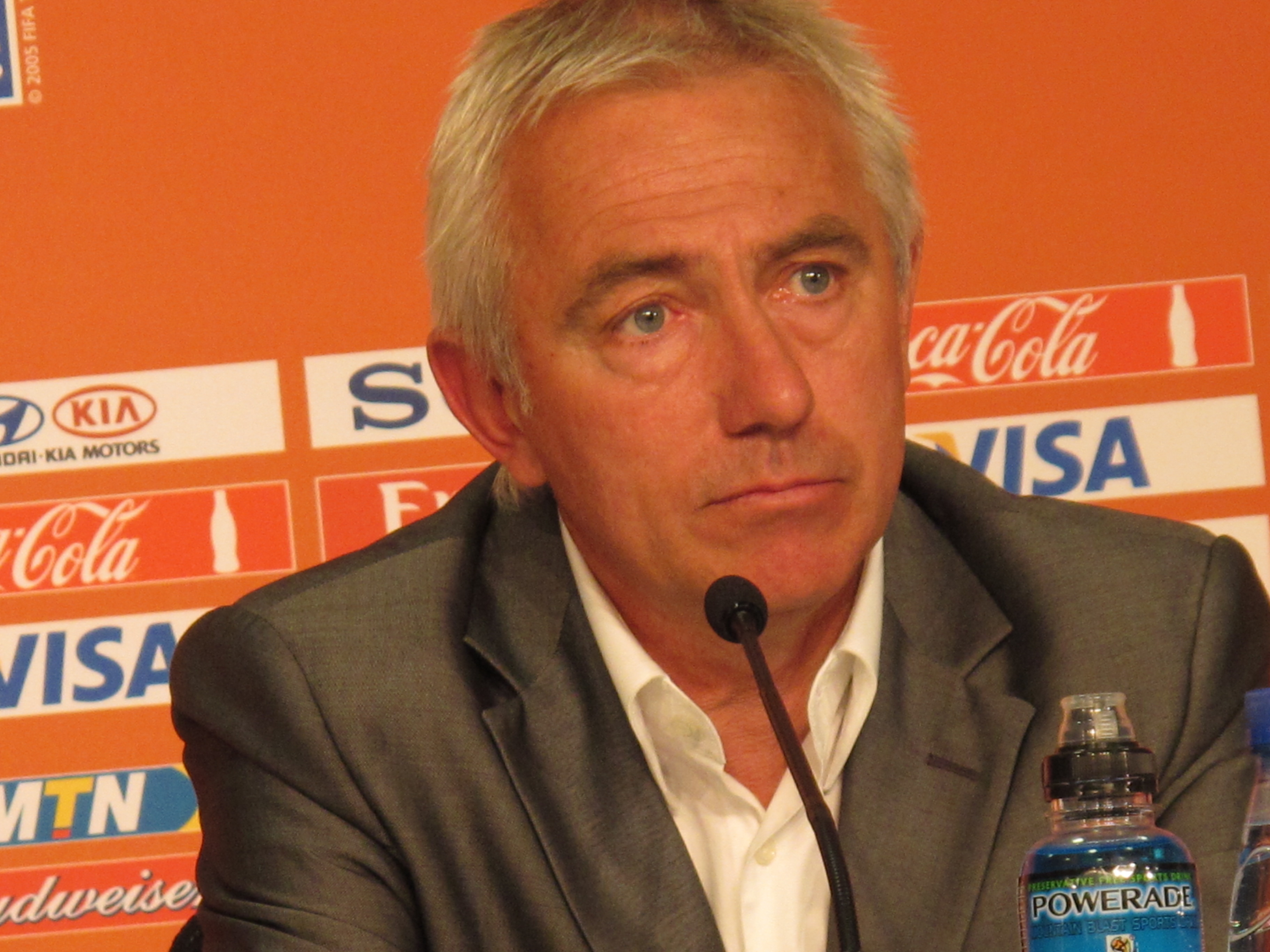 Bert van Marwijk blev förbannad på presskonferensen efter succén.