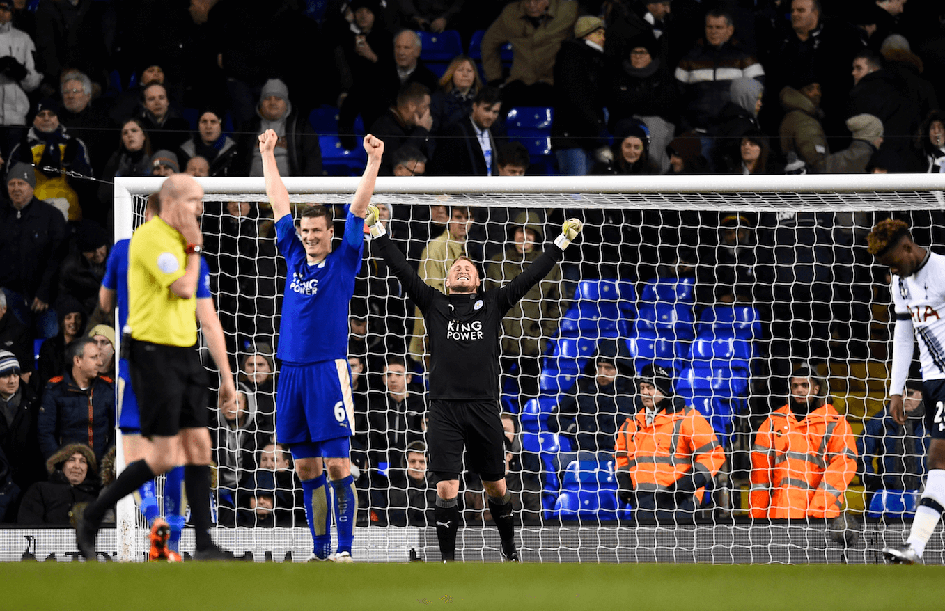 Leicester hade två förluster i Premier League när 2016 började, och inledde fortsatt starkt genom att ta en poäng av Bournemouth och åkte till London och vann med 1–0 mot Tottenham. Leicester hade två förluster i Premier League när 2016 började, och inledde fortsatt starkt genom att ta en poäng av Bournemouth och åkte till London och vann med 1–0 mot Tottenham.