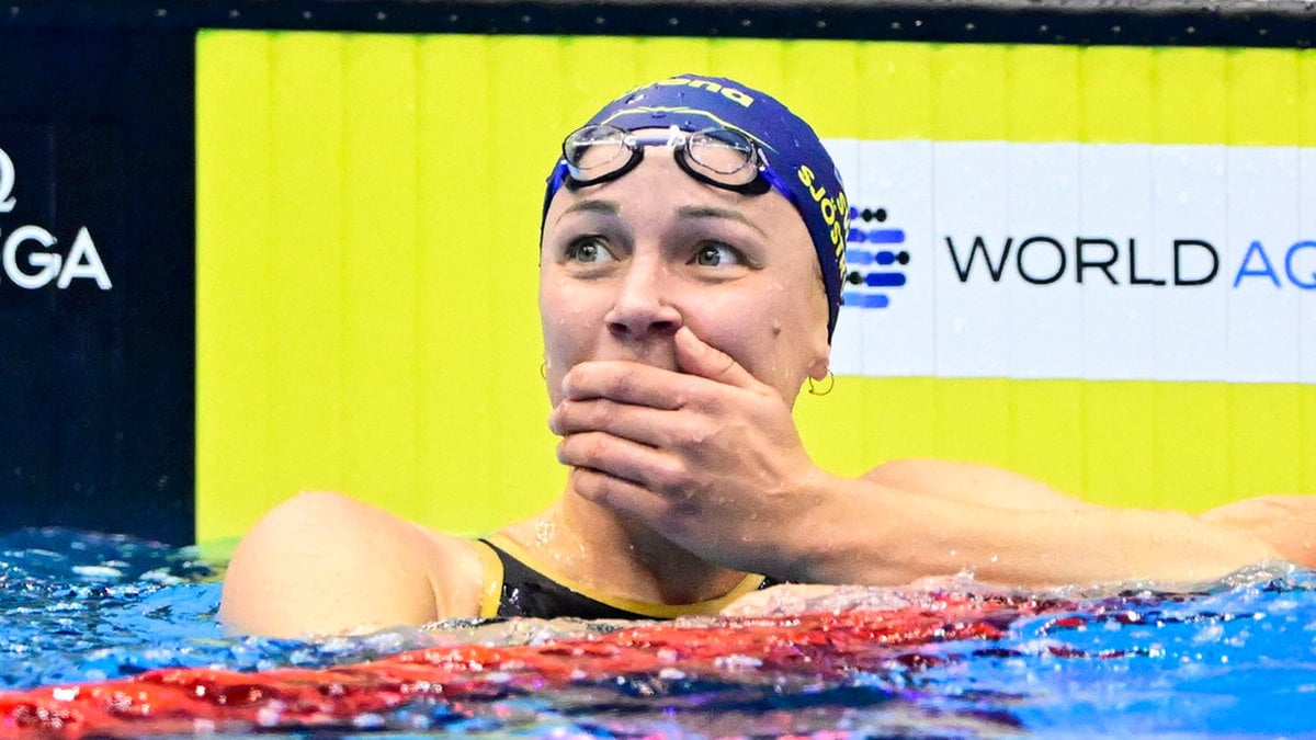 Sarah Sjöström satte nytt världsrekord på 50 meter fritt kort efter att ha vunnit VM-guld på 50 meter fjäril.