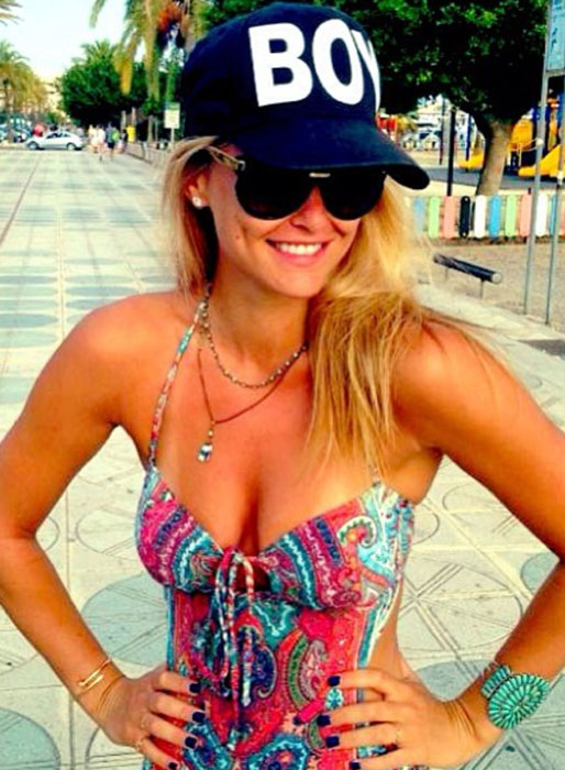 Bar Refaeli festar på Ibiza. Bar Refaeli festar på Ibiza.
