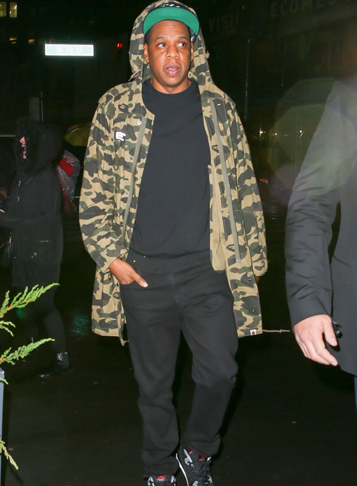 Jay-Z, som kom hack i häl efter Bey, nöjde sig med en kamojacka. Jay-Z, som kom hack i häl efter Bey, nöjde sig med en kamojacka.