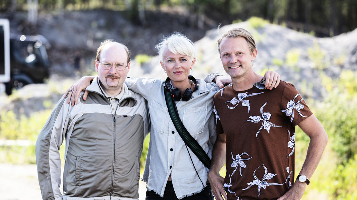 Henrik Dorsin, Josephine Bornebusch och Felix Herngren under inspelningen av den sjunde 'Solsidan'-säsongen 2019. Arkivbild.