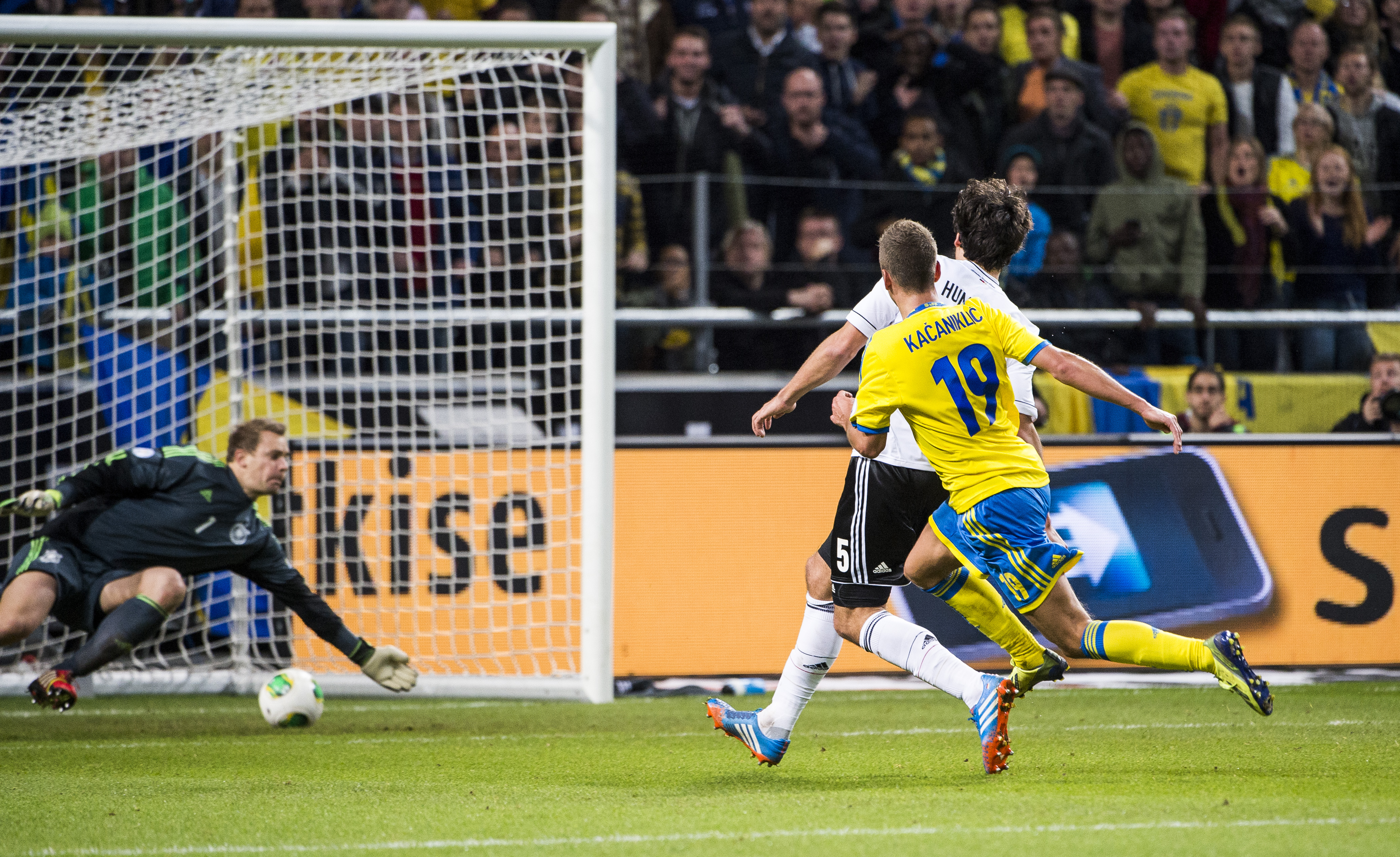 Alexander Kacaniklic gjorde andra målet för Sverige. Alexander Kacaniklic gjorde andra målet för Sverige.