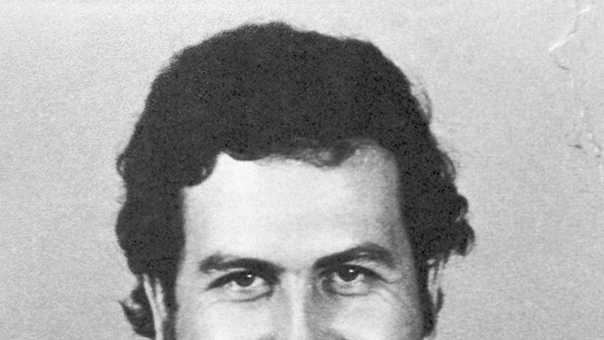 Escobar sköts till döds 1993 efter en lång jakt där både colombiansk polis och amerikansk säkerhetspolis deltagit. 