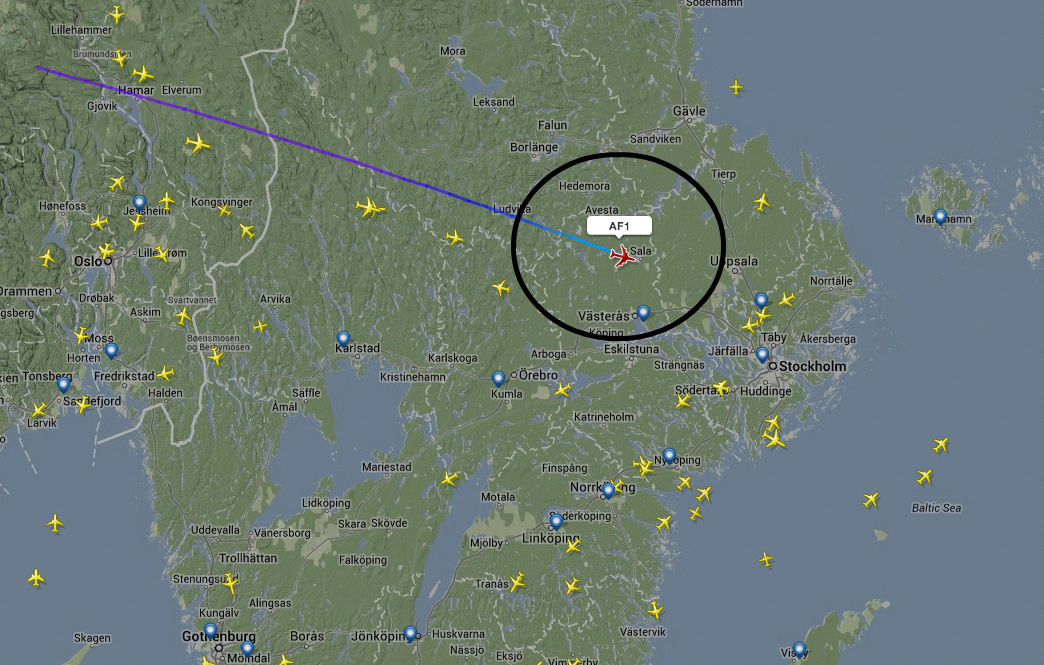 Här flyger Barack Obama över Sverige.