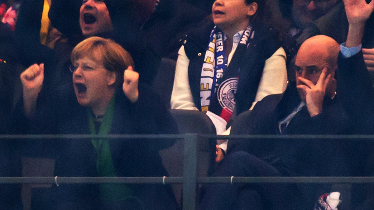 På fotboll med Angela Merkel (2012).
