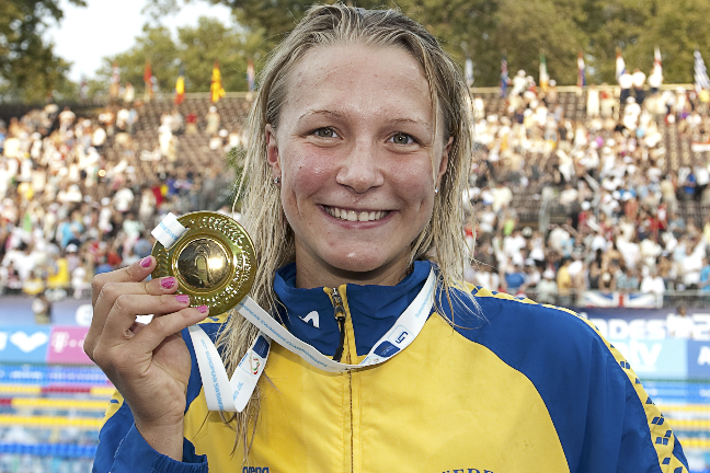 Sarah Sjöström vinner guld som 16-åring.