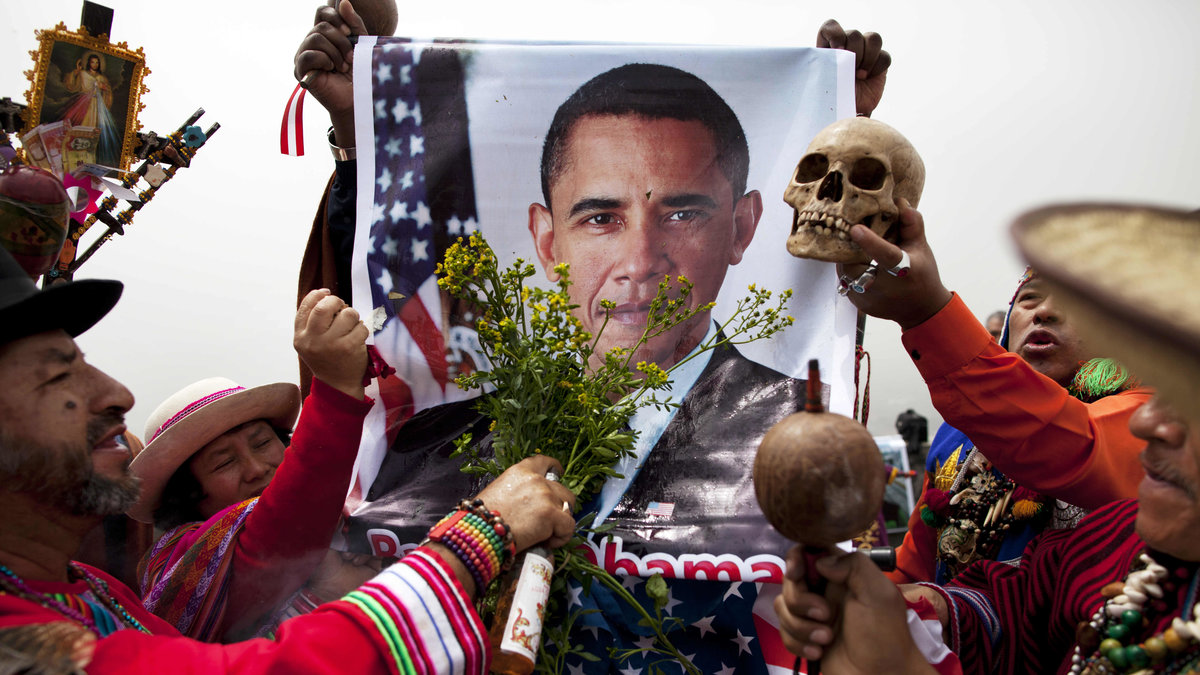 President Obama hyllas av peruanska schamaner.