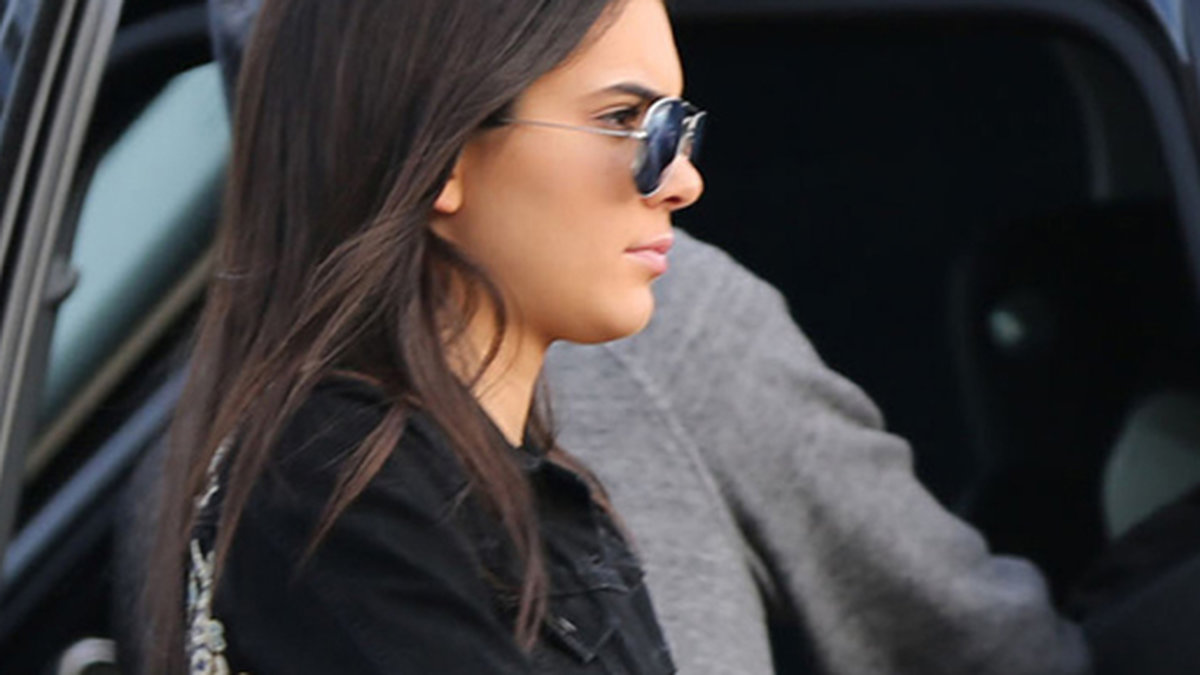 Kendall Jenner ska ta en middag med sin familj. 