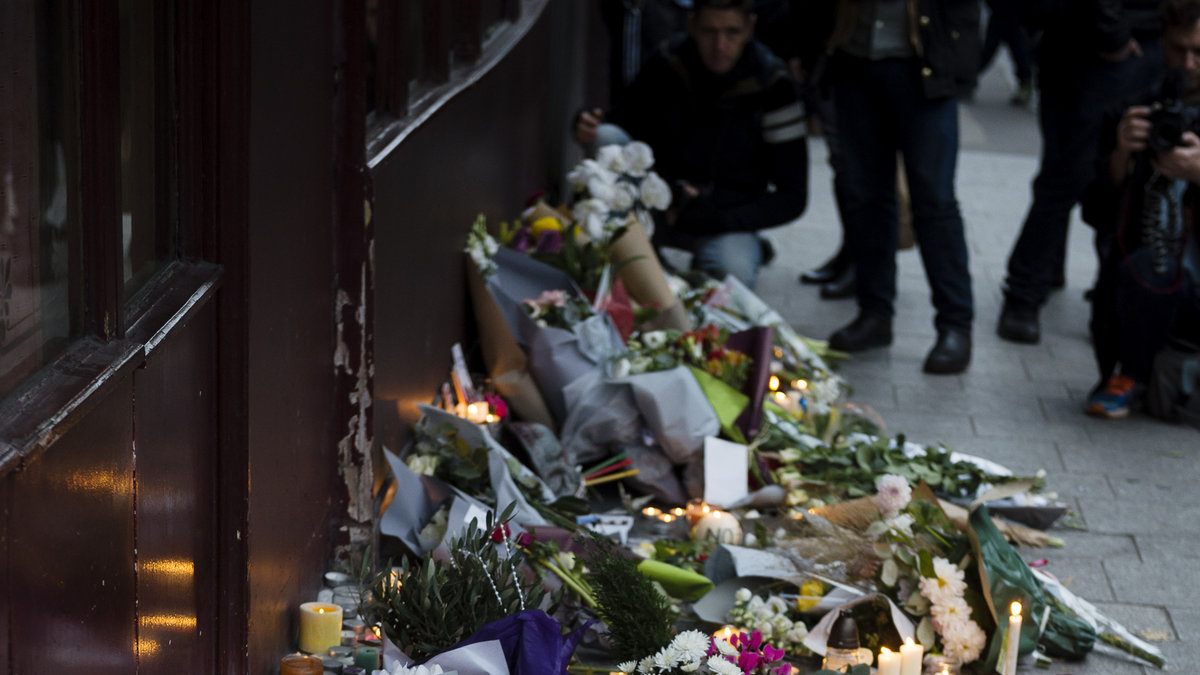 Attackerna i Paris ledde till att åtminstone 127 människor miste livet.