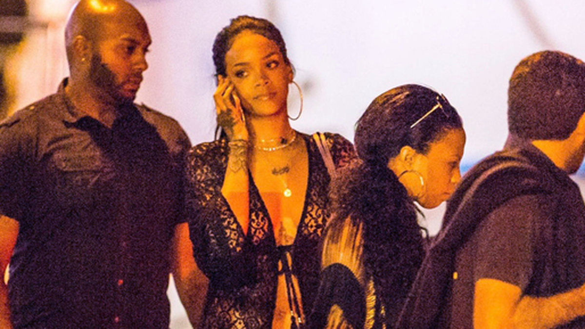 Rihanna njuter av semester på St Barths.
