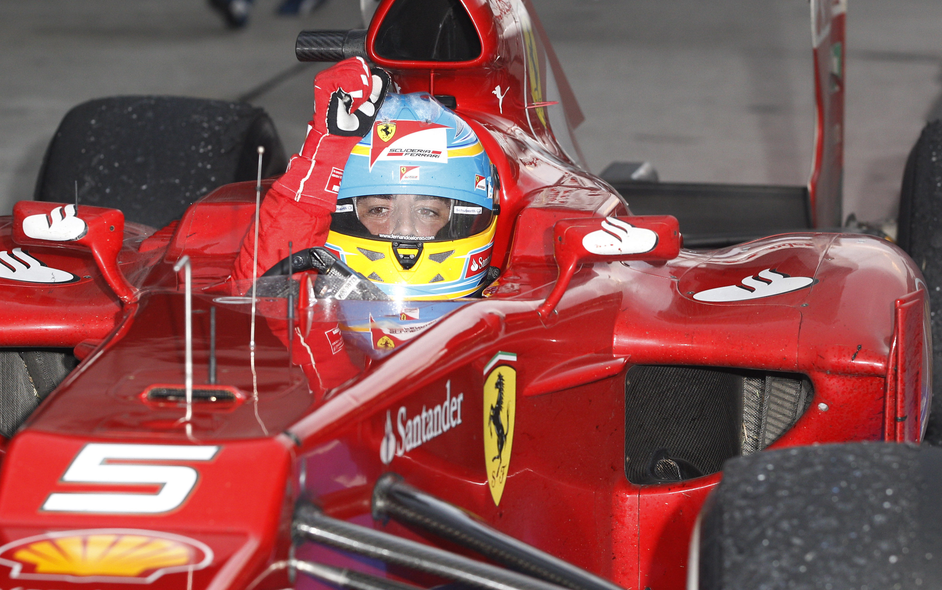 På det 41:a varvet avgjordes loppet när Alonso bytte till mjuka däck medan Sauber valde att låta Perez köra vidare med regndäcken ännu ett varv.
