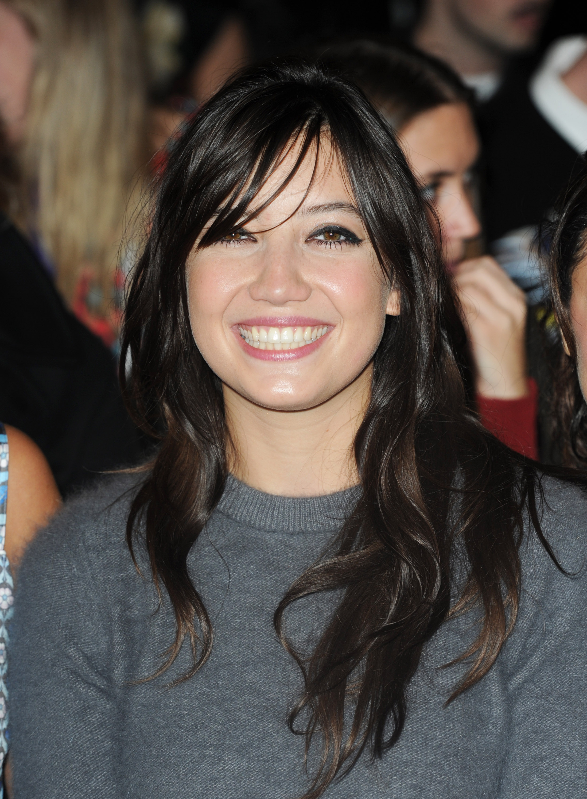 Daisy Lowe, 24, är en framgångsrik high fashion-model som varit ansikte utåt i både kampanjer och på cat walken. Hon är dotter till ingen mindre än Gwen Stefanis make Gavin Rossdale, som även är frontsångare i bandet Bush, vilket inte är så känt. Hennes mamma är Pearl Lowe som är låtskrivare och designer. Daisy Lowe, 24, är en framgångsrik high fashion-model som varit ansikte utåt i både kampanjer och på cat walken. Hon är dotter till ingen mindre än Gwen Stefanis make Gavin Rossdale, som även är frontsångare i bandet Bush, vilket inte är så känt. Hennes mamma är Pearl Lowe som är låtskrivare och designer.