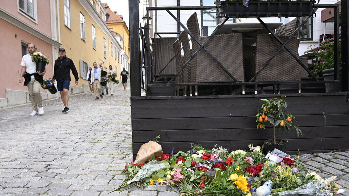 Blommor vid Donners plats i centrala Visby. Arkivbild.
