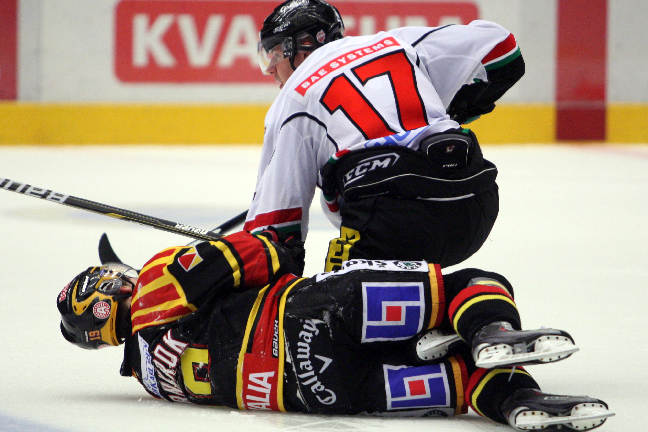 Modo krossade Brynäs under torsdagens slag om slutspelet.