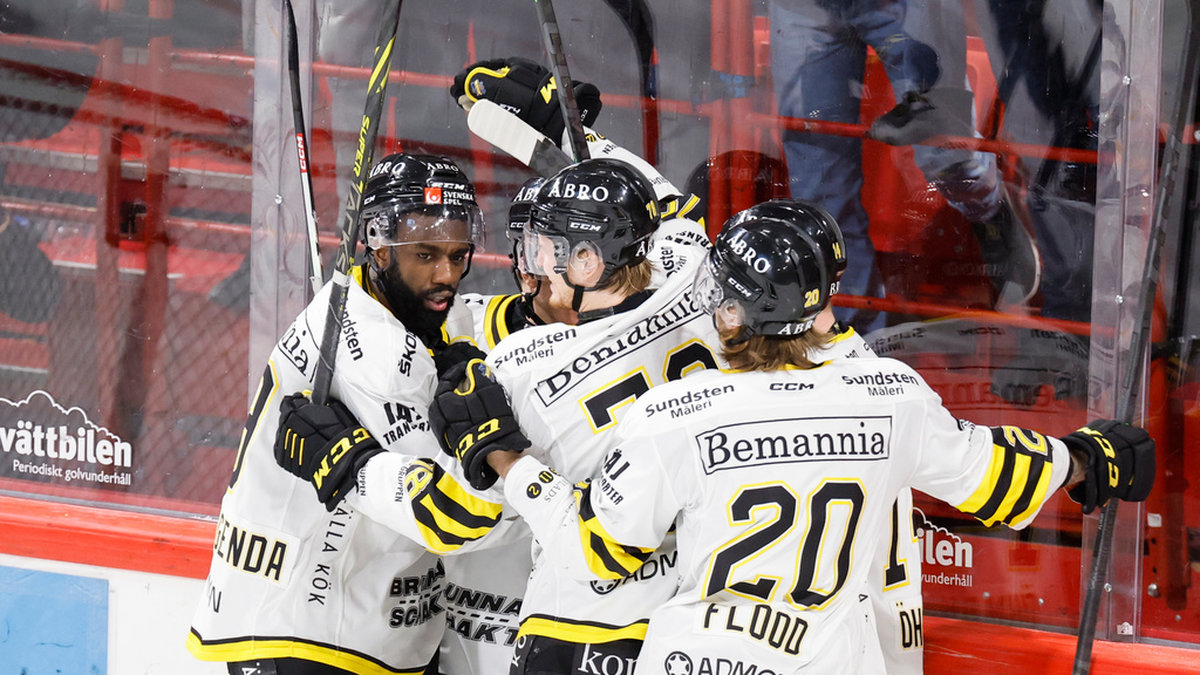 AIK får spela vidare i hockeyallsvenskans slutspel. Arkivbild.
