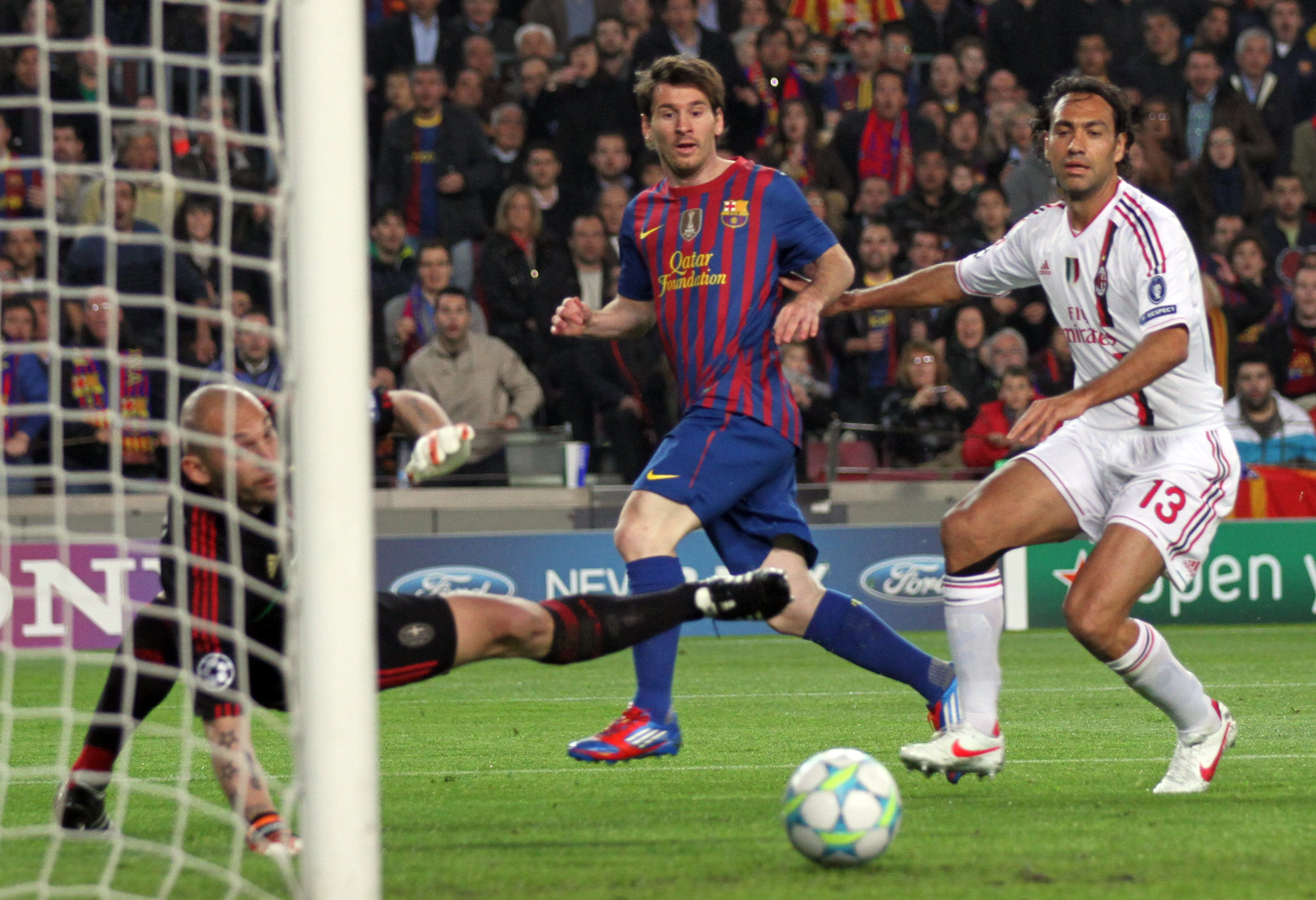 Sen brände Lionel Messi ett friläge. Sen brände Lionel Messi ett friläge.