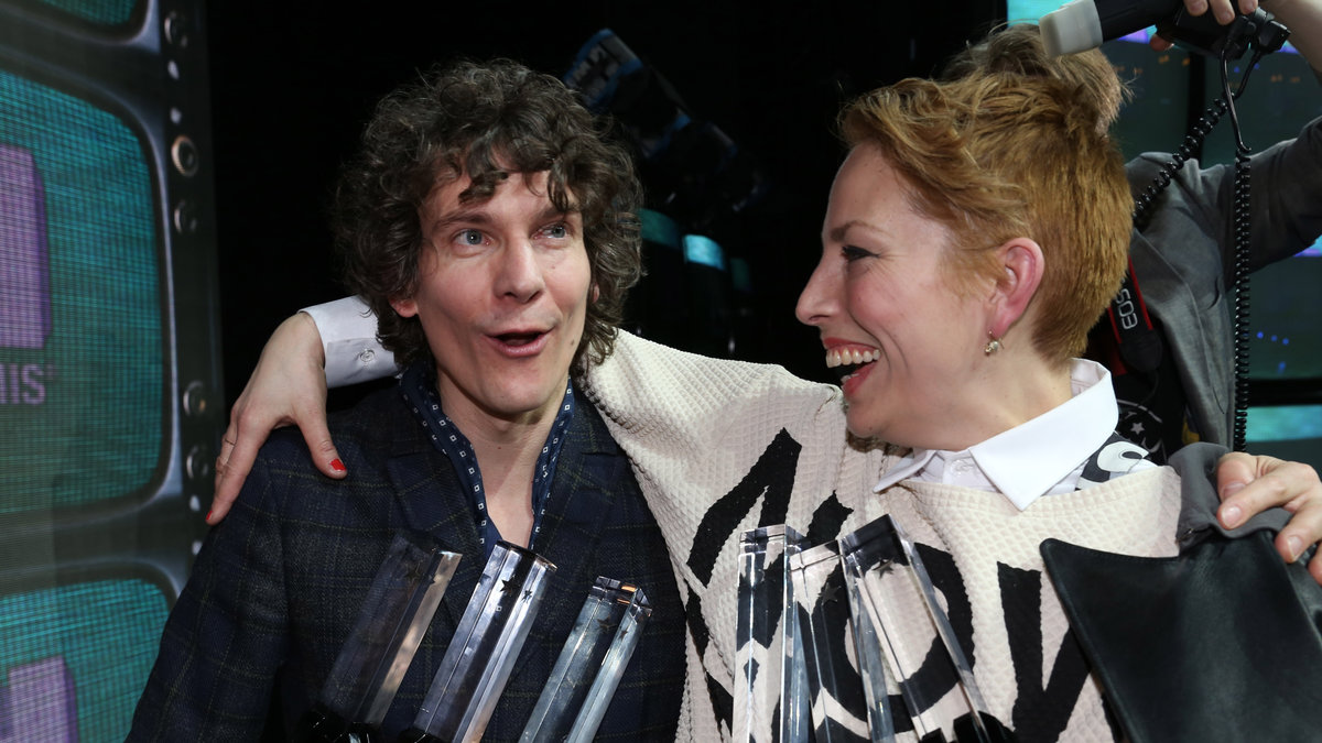 Håkan Hellström vann för årets låt, rock och textförfattare – här med Jenny Wilson.