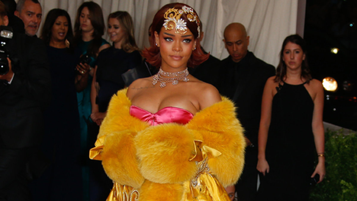 Rihanna stylades av sin stylist Mel Ottenberg. 