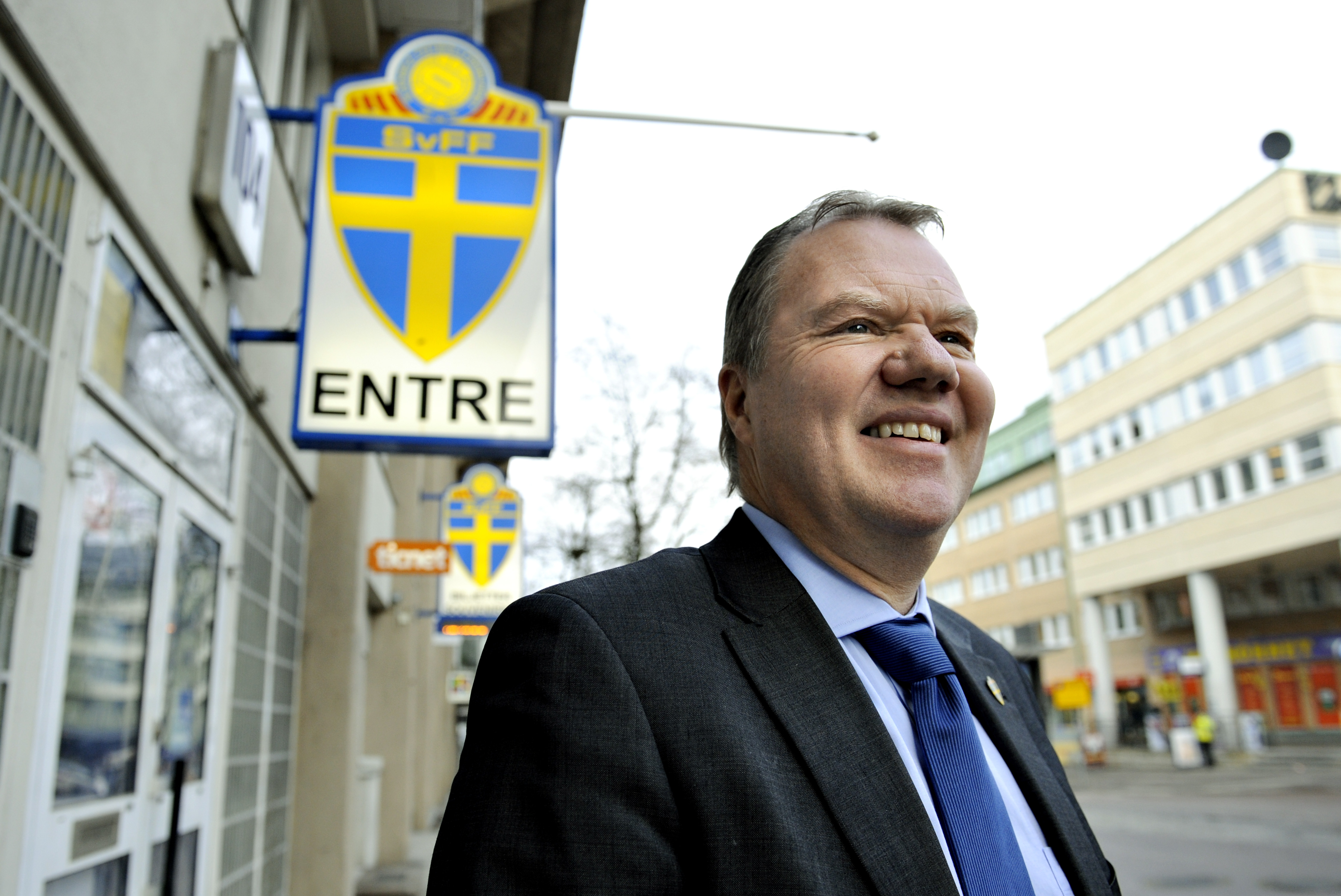 Karl-Erik Nilsson, tidigare domare och förbundsbas i Bohusläns. Han bedriver konsultföretaget Idropol AB och aspirerar nu på att ta över efter Lars-Åke Lagrell som ordförande på det Svenska Fotbollförbundet.