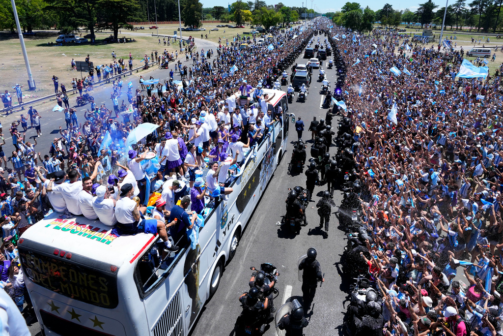 Fem miljoner människor, uppskattningsvis, var en del av paraden efter Argentinas VM-guld. Intresset är även stort när landslaget ska spela i Buenos Aires. Arkivbild.