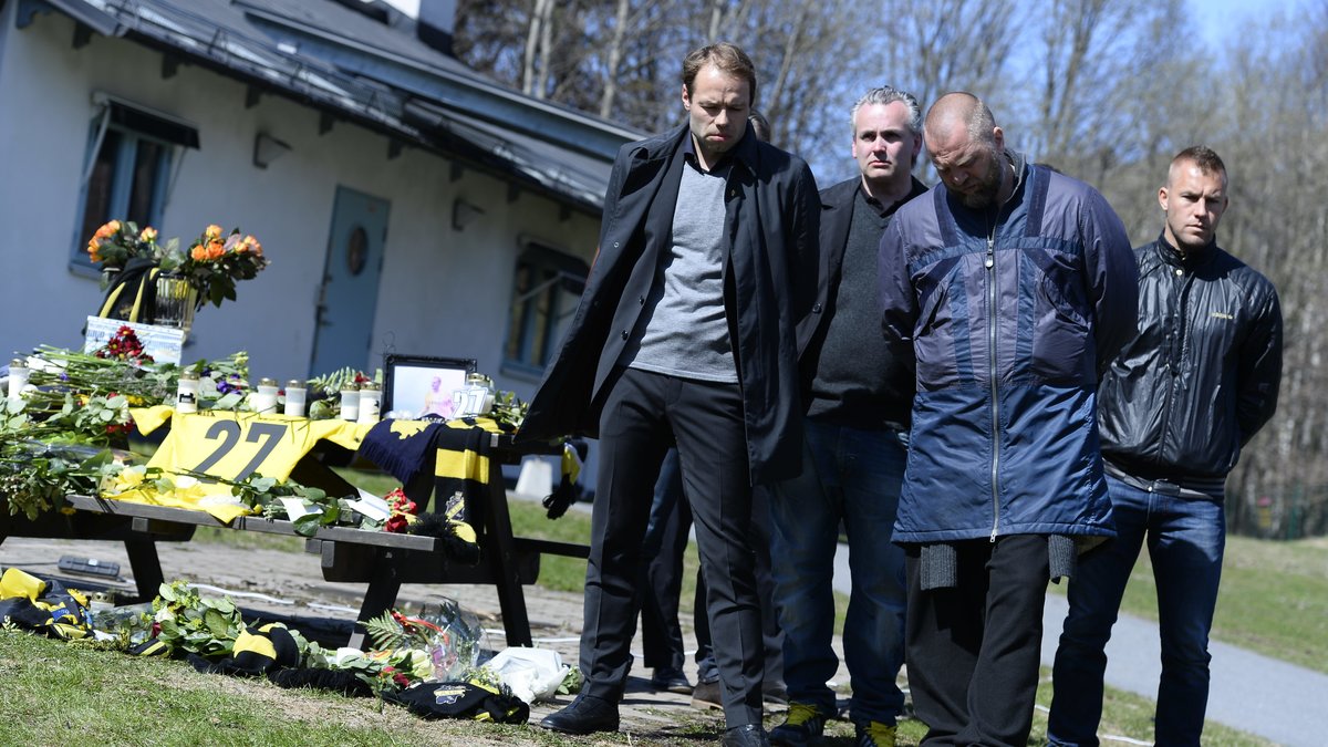 AIK samlades på träningsanläggningen Karlberg efter dödsbeskedet.