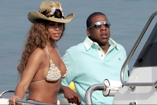Hon gifte sig med Jay-Z 2008. Hon gifte sig med Jay-Z 2008.