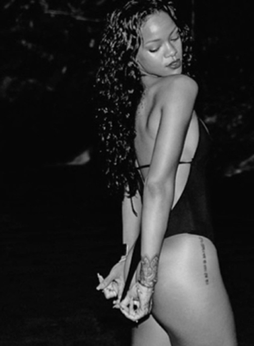 Rihanna bjöd sina följare på en hel serie bikinibilder. Rihanna bjöd sina följare på en hel serie bikinibilder.