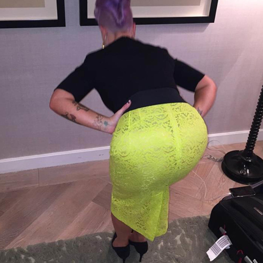 Kelly Osbourne gillar lime. Kelly Osbourne gillar lime.