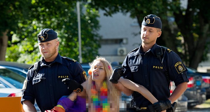ryska ambassaden, Olle Waller, FEMEN, Protest
