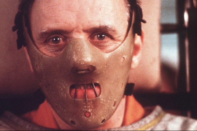 1992. Anthony Hopkins i rollen som Hannibal Lecter i The silence of the lambs. 1992. Anthony Hopkins i rollen som Hannibal Lecter i The silence of the lambs.
