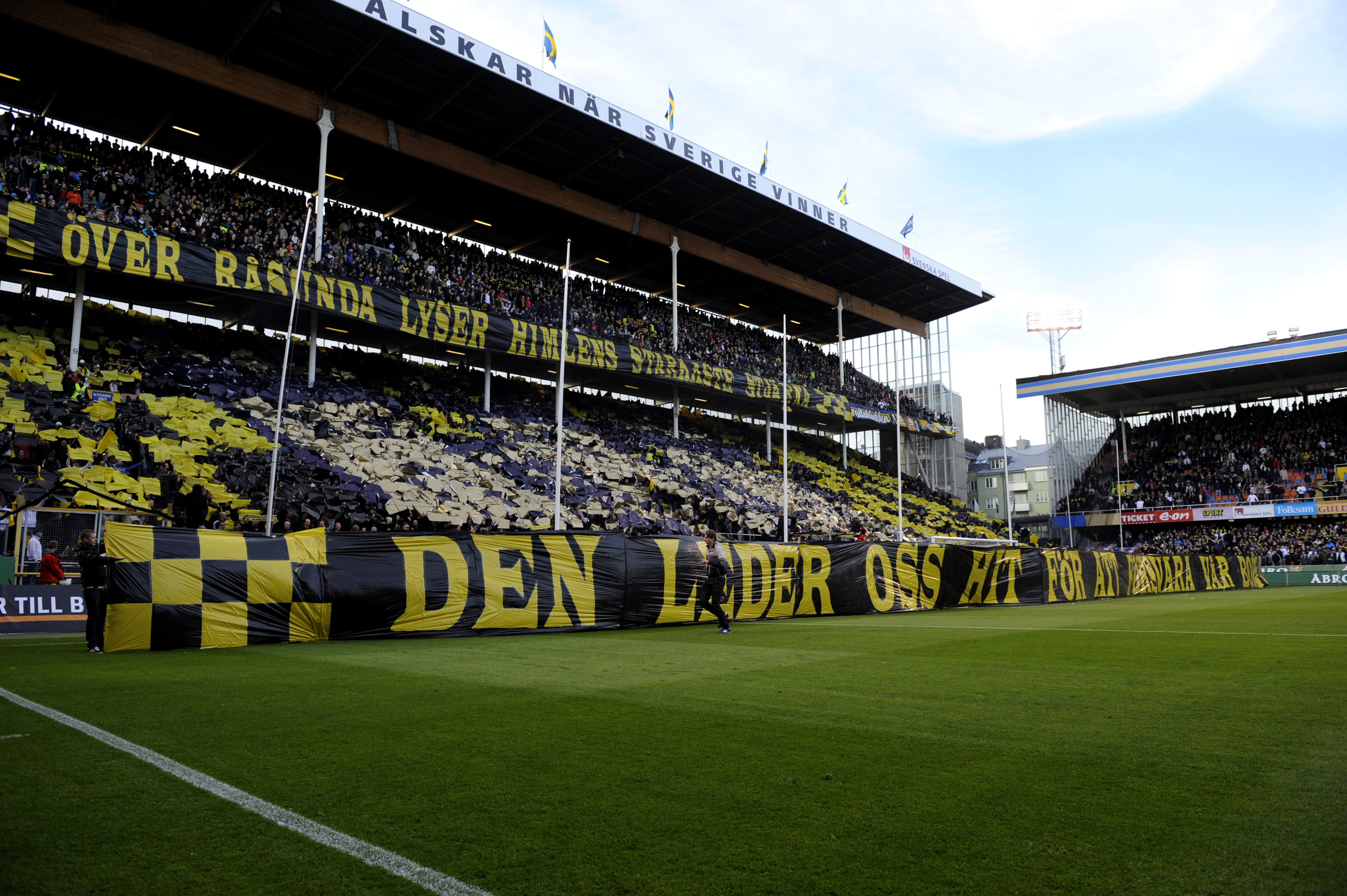 Spelmässigt var Stockholmsderbyt inget att hänga i julgranen - men fansen höll världsklass. Här är de bästa bilderna. Spelmässigt var Stockholmsderbyt inget att hänga i julgranen - men fansen höll världsklass. Här är de bästa bilderna.
