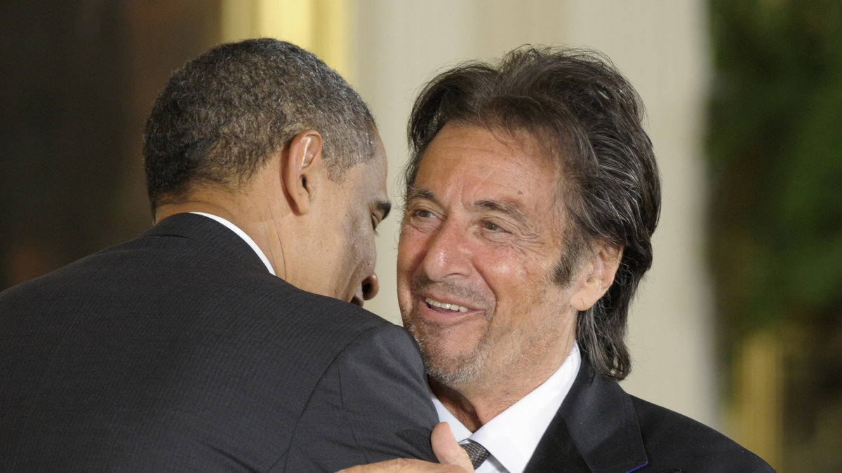 Al Pacino får en kram.