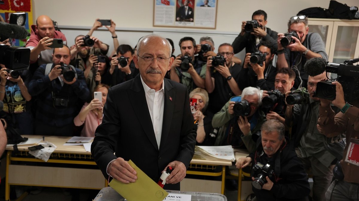 Oppositionsledaren Kemal Kiliçdaroglu lägger sin röst i söndagens val.