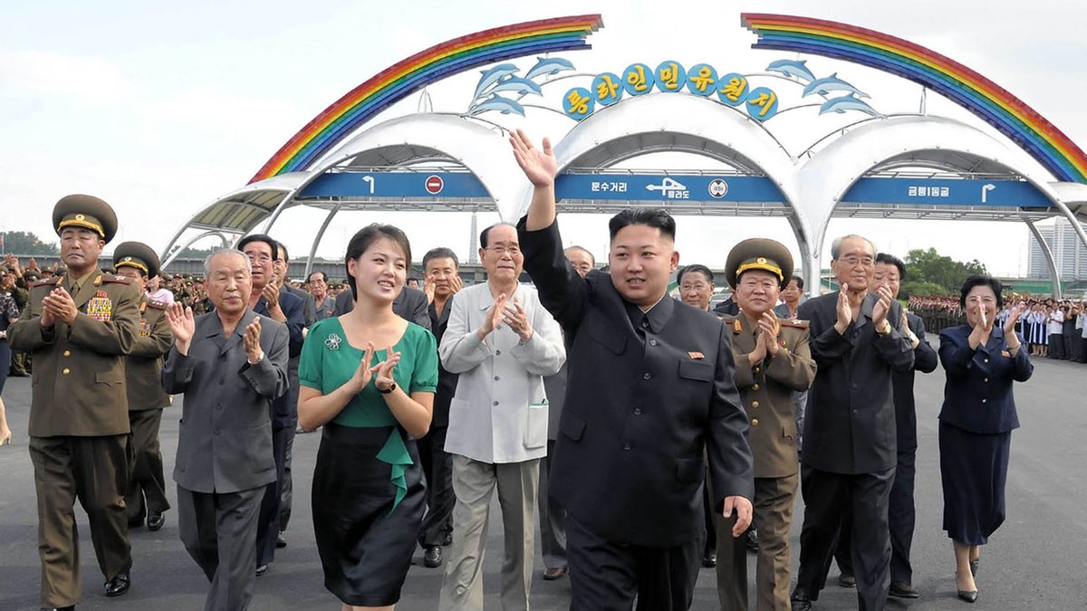 Kim Jong-Un tillsammas med hans fru Ri Sol-ju.