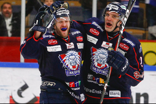 Nyheter24 samlar de bästa bilderna från torsdagens elitserieomgång. Här firar Linköping deras enkla 4-0-seger mot formstarka Södertälje i Cloetta Center. Nyheter24 samlar de bästa bilderna från torsdagens elitserieomgång. Här firar Linköping deras enkla 4-0-seger mot formstarka Södertälje i Cloetta Center.