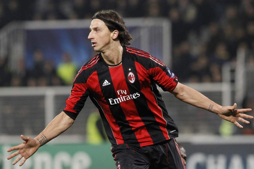 Zlatan Ibrahimovic kan bli tungan på vågen när Milan möter Tottenham i norra London.