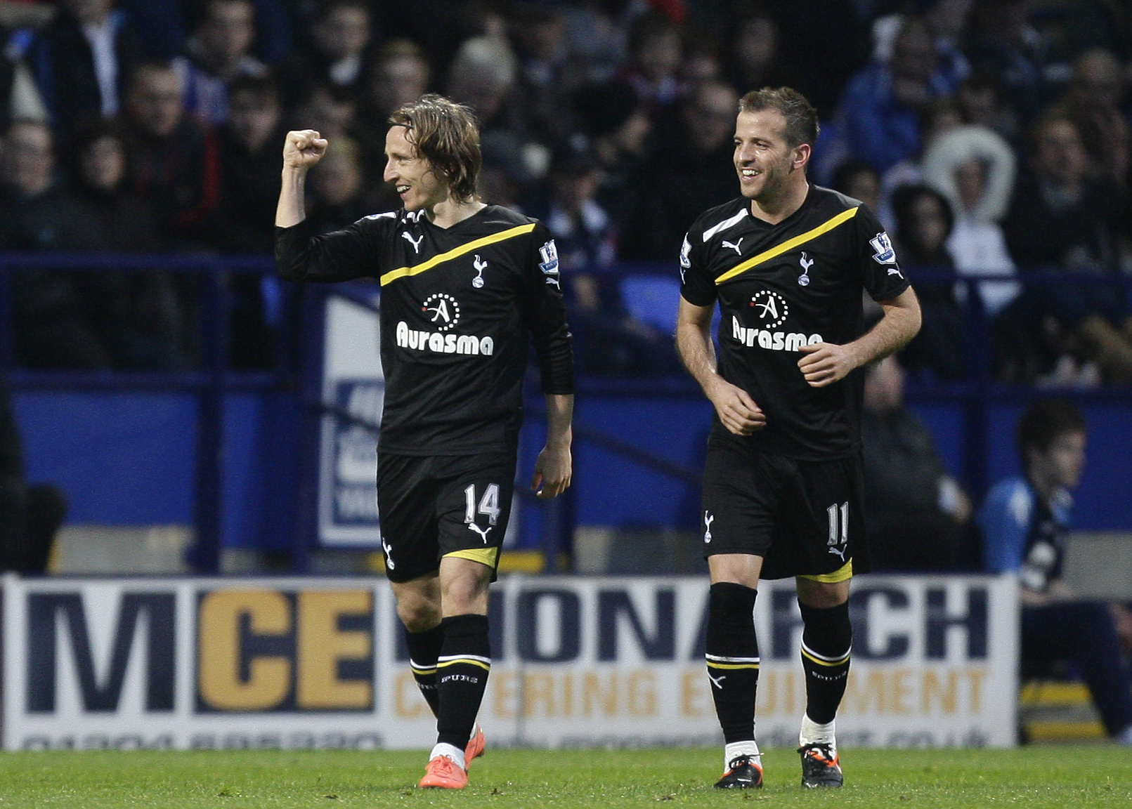 Luka Modric gjorde även han ett drömmål för sitt Tottenham i 4–1-segern mot Bolton.