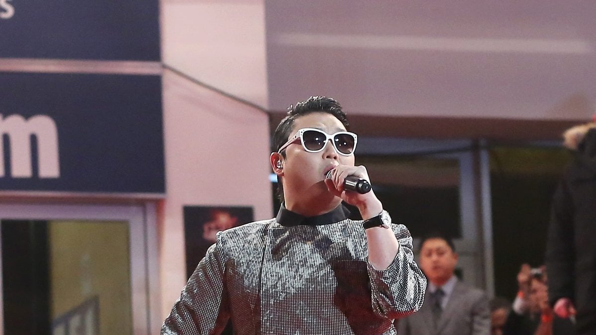 På lördag står Psy på scen i Sydkorea sedan kommer en video. 