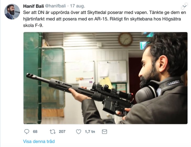 Hanf Balis inlägg på twitter där han poserar med ett vapen. Hanf Balis inlägg på twitter där han poserar med ett vapen.