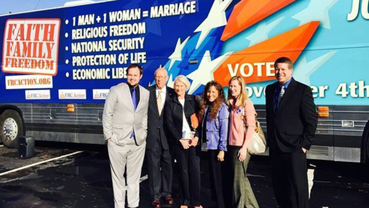 Familjens "turnébuss" med budskap som att abort är fel och att homosexuella inte ska få gifta sig. 