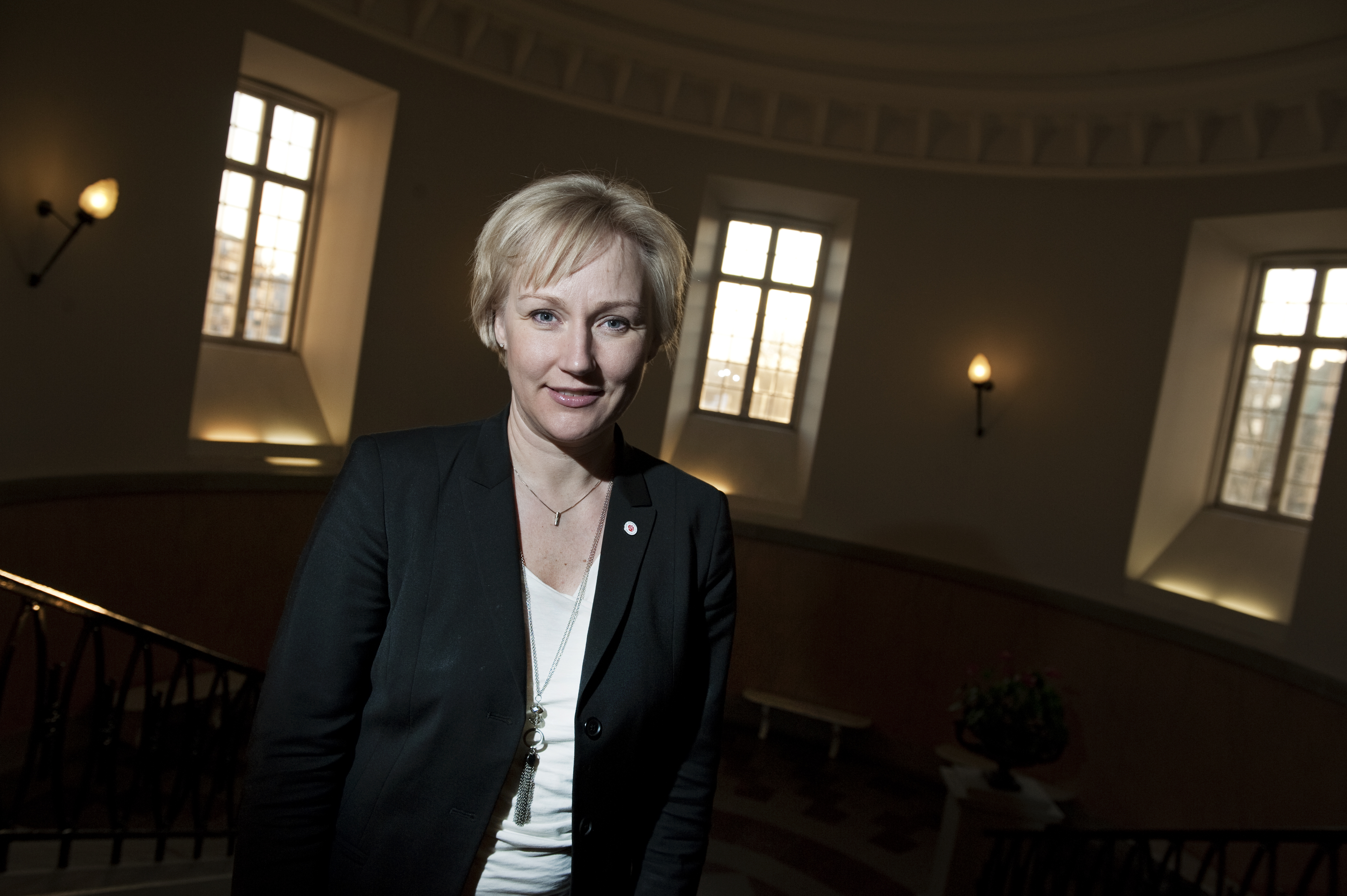 Kritiken kommer bland annat från oppositionslandstingsrådet Helene Hellmark Knutsson (S).