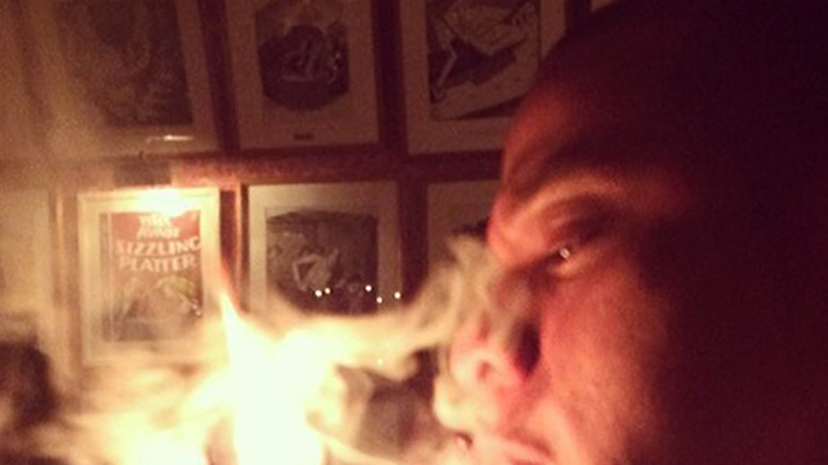 Jay-Z rökte cigarr. 