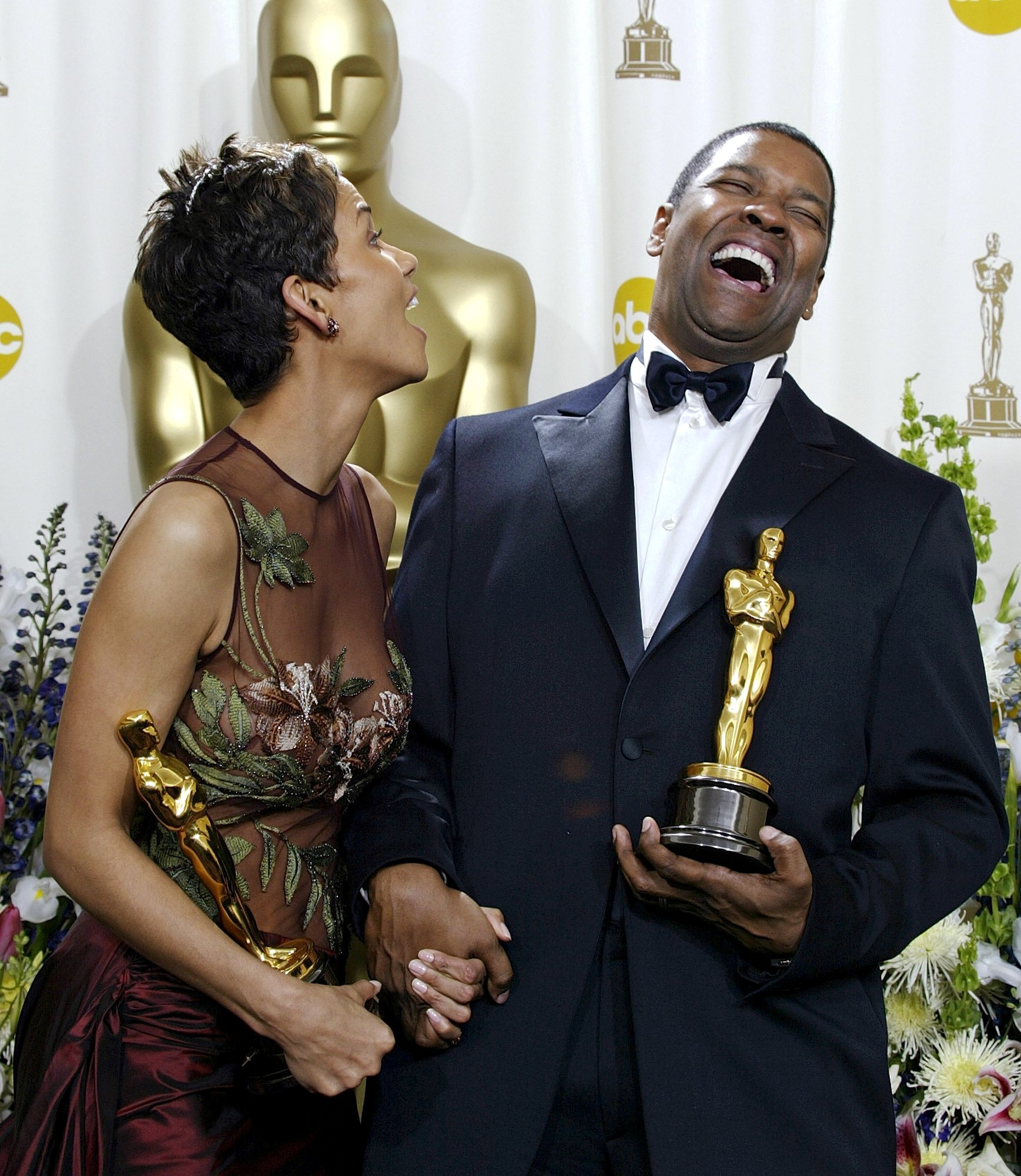 I dessa dog Denzel: Cry Freedom, Man on Fire, Training Day, Fallen, Malcolm X och Glory.
Bilden är från Oscarsgalan år 2002 med Halle Berry till vänster. I dessa dog Denzel: Cry Freedom, Man on Fire, Training Day, Fallen, Malcolm X och Glory.
Bilden är från Oscarsgalan år 2002 med Halle Berry till vänster.