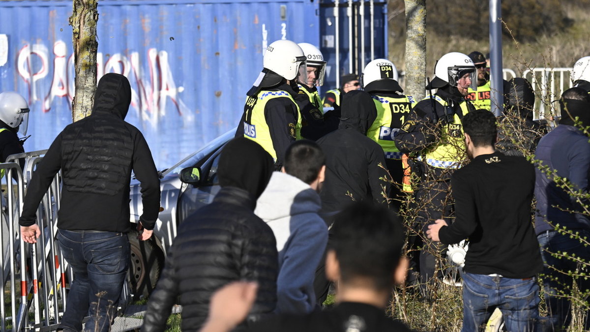 Sex män döms döms för upploppen på påskafton vid Skånegården i utkanten av Malmö i fjol. Arkivbild.