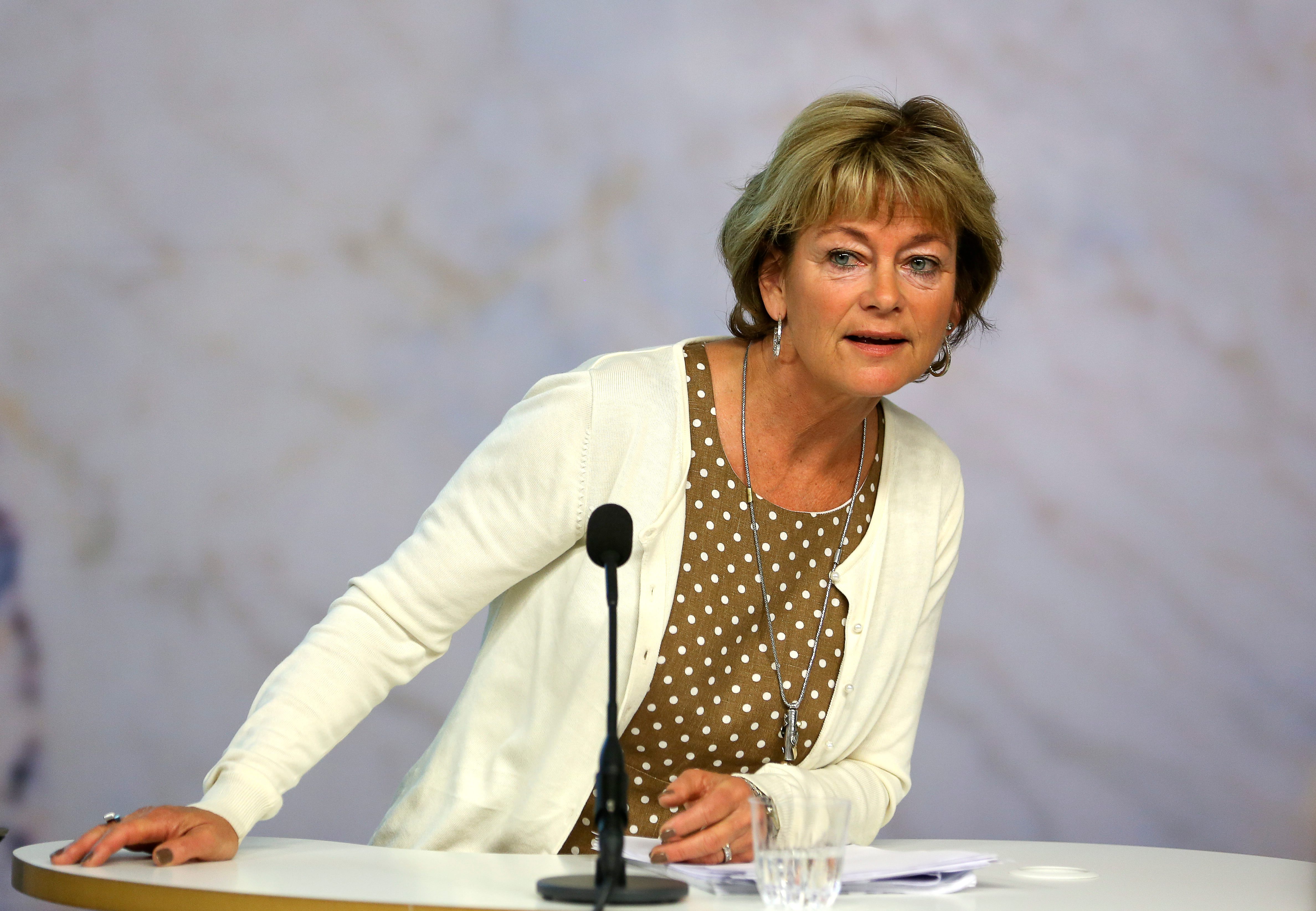 Lena Adelsohn-Liljeroth (M), kultur- och idrottsminister: 1 398 000 kronor. Lena Adelsohn-Liljeroth (M), kultur- och idrottsminister: 1 398 000 kronor.