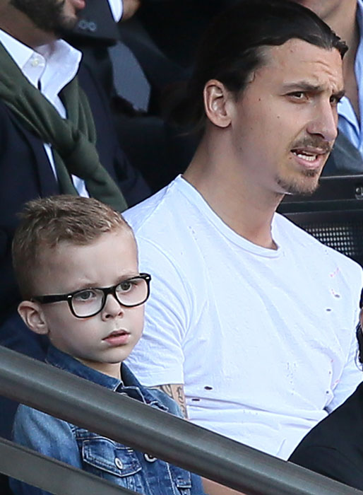 Zlatan med sin ena son. Zlatan med sin ena son.