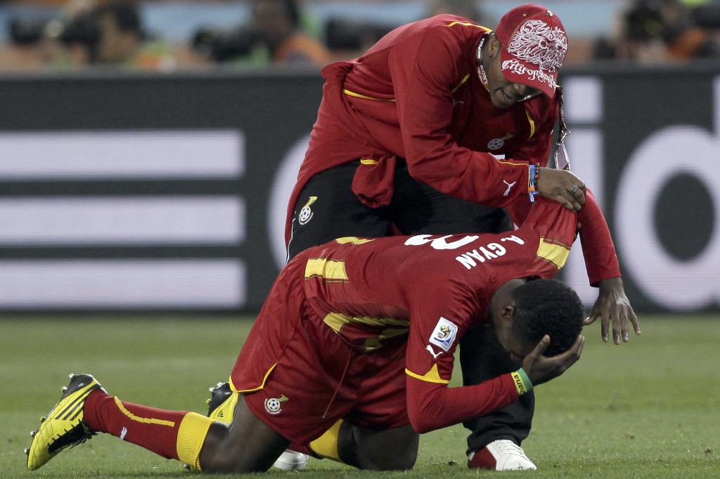 Asamoah Gyans tårar fotbollsälskare världen över inte kan släppa.